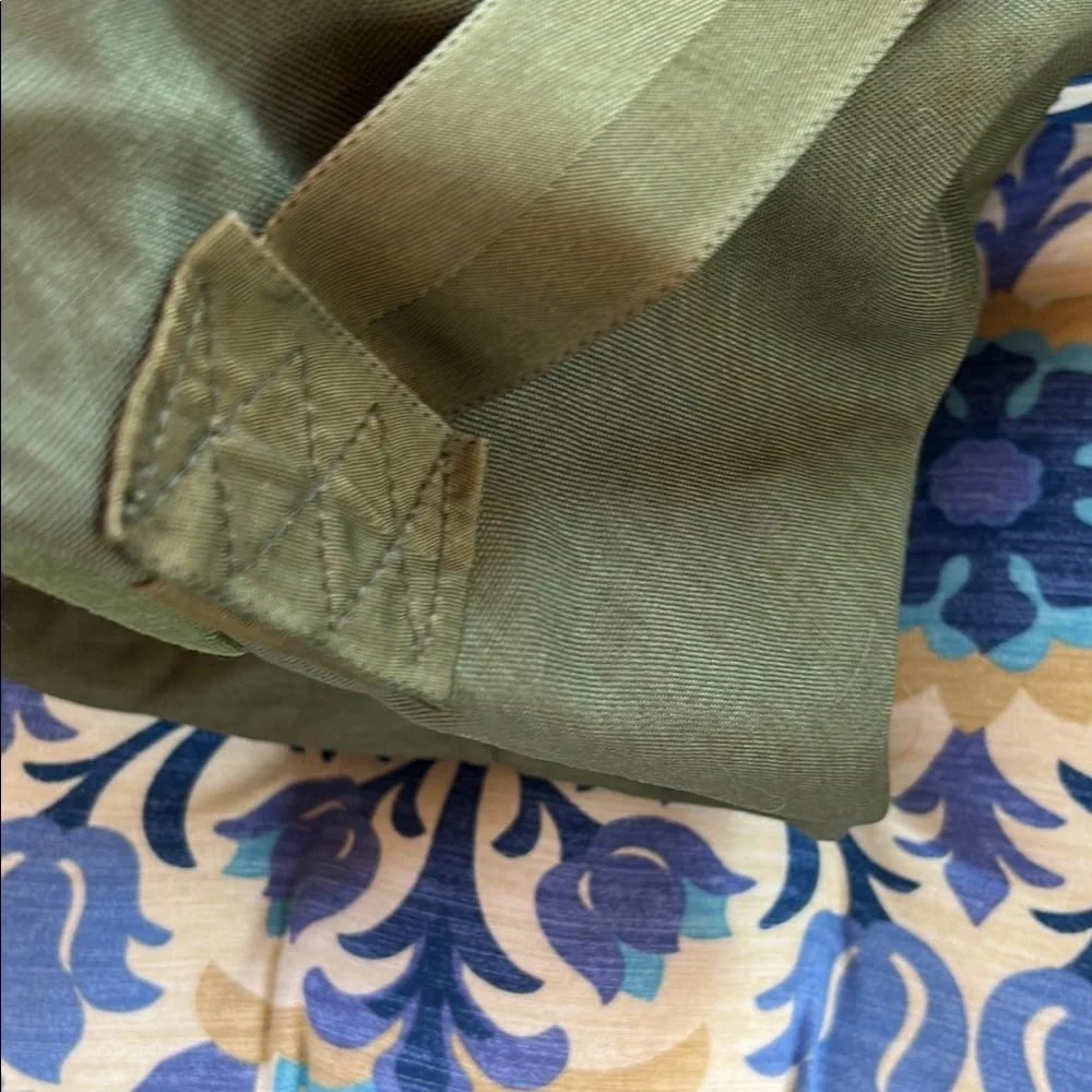 Duffle Bag; Armed Services; Green; with Shoulder Straps; in Excellent Condition